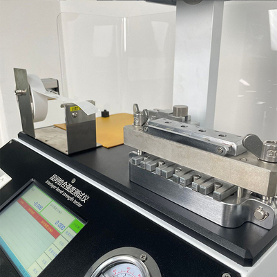 Accurate indicating error ± 1J / M2 Universal Testing Machine in 500m × 400cm × 650mm Grootte